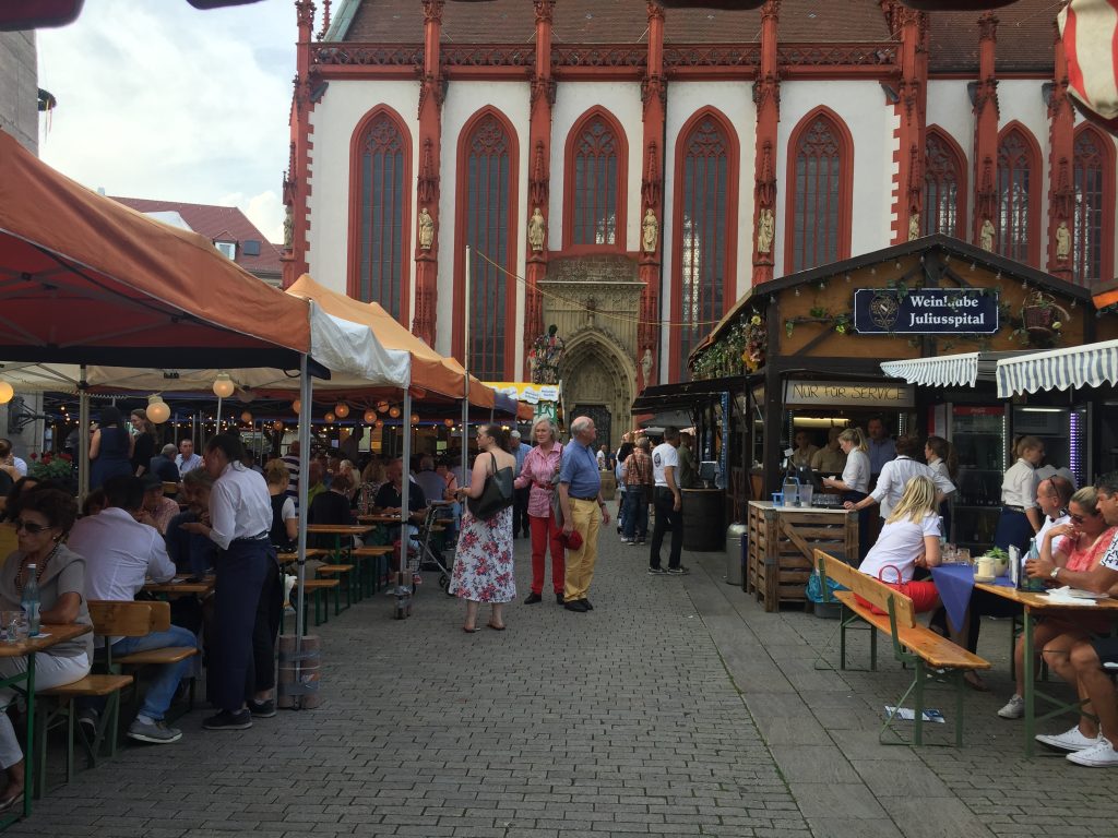 Festa do Vinho na Marktplatz Wurzburg