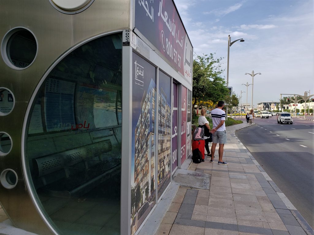 Parada de ônibus em Dubai
