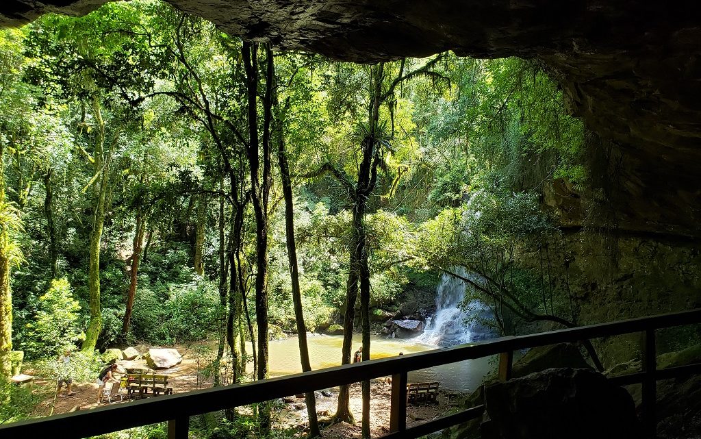 Cascata e Caverna dos Bugres na Rota Romântica Gaúcha