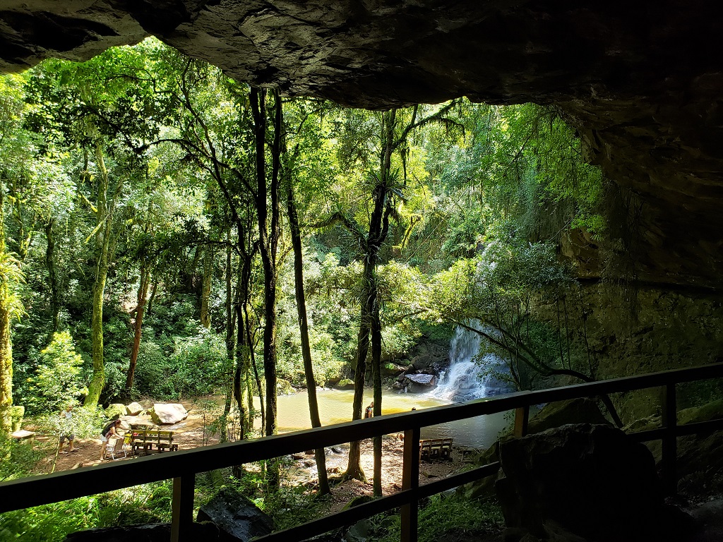 Caverna dos Bugres 