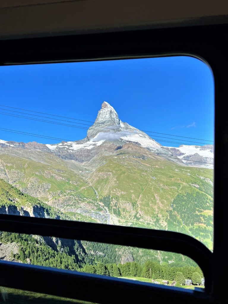 Matterhorn visto do transporte na SUíça