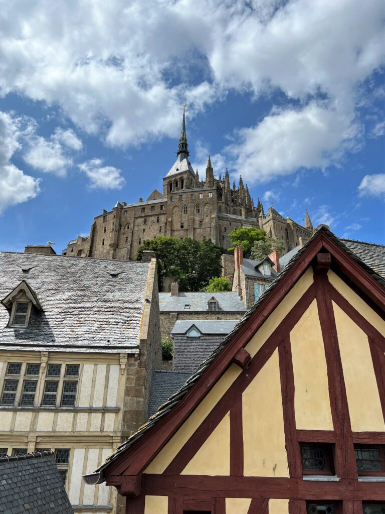 Abadia vista das muralhas do Monte Saint-Michel