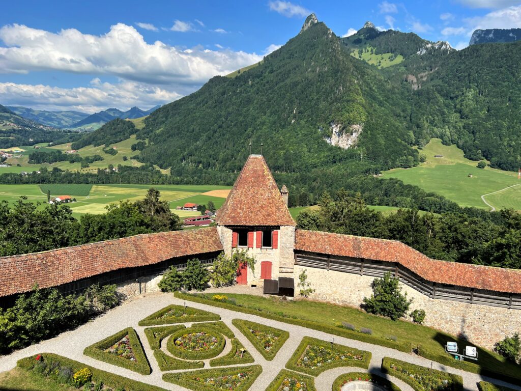 castelo de gruyeres - roteiro de 20 dias entre suíça e itália